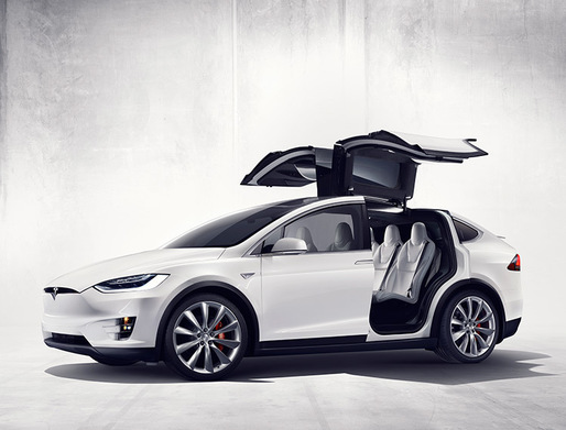 Tesla cheamă în service, pentru reparații, toate mașinile Model X fabricate până pe 26 martie
