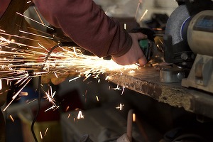 Percheziții la Volkswagen, BMW și Daimler, într-o anchetă privind fixarea prețurilor oțelului pe piața germană