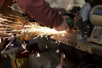 Percheziții la Volkswagen, BMW și Daimler, într-o anchetă privind fixarea prețurilor oțelului pe piața germană