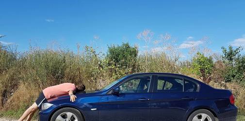Mașinile închiriate trăiesc palpitant: unii clienți uită în interior șosete sau ceasuri Rolex, alții se îndrăgostesc de autoturism