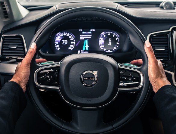 FOTO Volvo și Uber au încheiat un acord de 300 milioane dolari pentru dezvoltarea de SUV-uri autonome