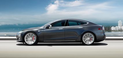 Tesla a prezentat cel mai rapid automobil de serie din lume: ajunge de la zero la 60 de mile/oră în 2,5 secunde