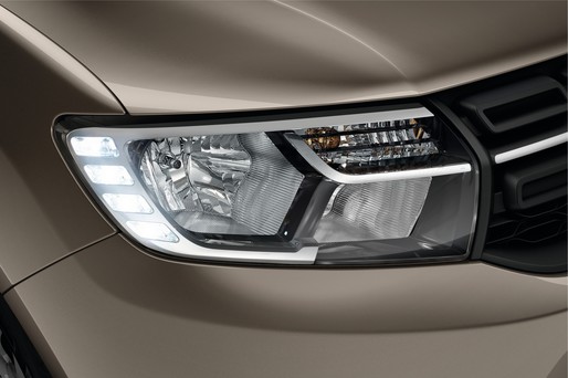 FOTO Dacia a prezentat la Paris variantele restilizate ale Logan și Sandero. Cât costă noile modele