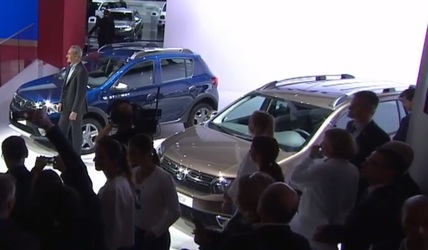 FOTO Dacia a prezentat la Paris variantele restilizate ale Logan și Sandero. Cât costă noile modele