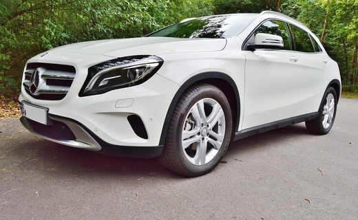 Rezultatele Daimler au depășit estimările în trimestrul trei, datorită vânzărilor de automobile clasa E și SUV-uri