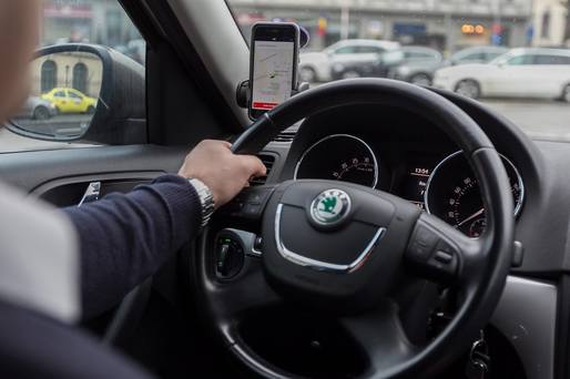 COTAR: ANAF vrea să-și recupereze impozitele și taxele datorate de șoferii Uber pentru veniturile încasate anul trecut. Reacția Uber