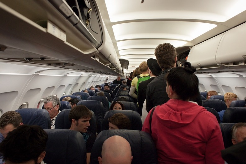 STUDIU Numărul de călătorii cu avionul este mai mare cu 40% în decembrie decât în celelalte luni