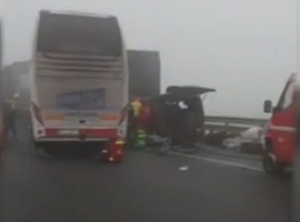 FOTO Accident cu autocar românesc în Ungaria. Mai multe persoane au murit