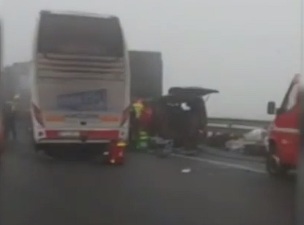 FOTO Accident cu autocar românesc în Ungaria. Mai multe persoane au murit