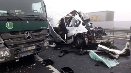 FOTO Accident cu autocar românesc în Ungaria. Mai multe persoane au murit