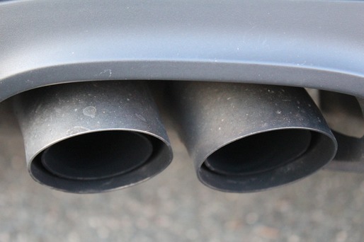 Peste un sfert dintre mașinile verificate în 2016 de RAR au emisii poluante peste nivelul maxim admis în România
