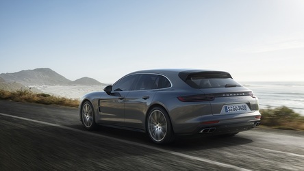 FOTO Porsche Panamera Sport Turismo, primul wagon cu eleron retractabil, poate fi comandat pentru 97.550 euro