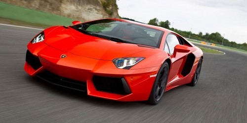 11 Lamborghini Aventador din România, rechemate în service pentru posibile incidente cu rezervorul de carburant. Și Volkswagen va rechema 53 de mașini, iar Ford - 458
