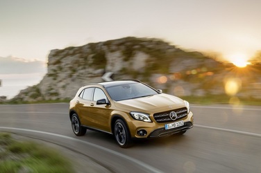 FOTO Mercedes-Benz lansează în România facelift-ul GLA, cu un nou motor și îmbunătățiri la interior