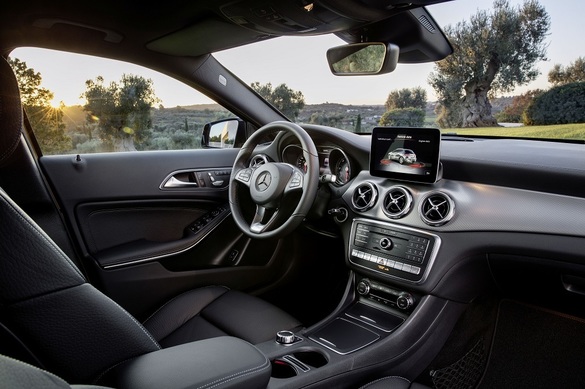 FOTO Mercedes-Benz lansează în România facelift-ul GLA, cu un nou motor și îmbunătățiri la interior