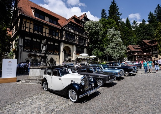 Concursul de Eleganță Sinaia 2017: 32 de mașini de epocă vor putea fi admirate la Castelul Peleș