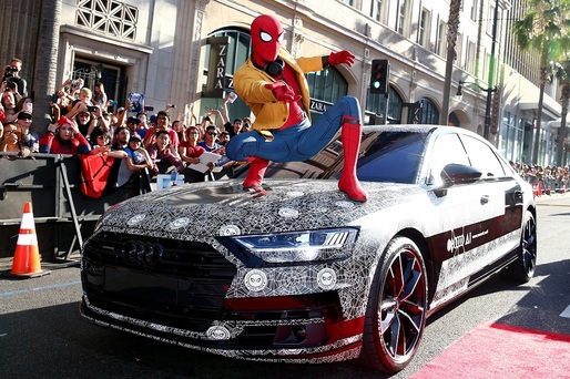 VIDEO&FOTO Noul Audi A8, prezentat la Hollywood, la lansarea filmului Spider-Man, camuflat cu motive inspirate de o pânză de păianjen