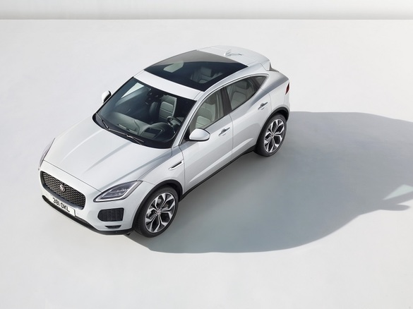 FOTO Noul SUV Jaguar E-Pace, concurent cu BMW X1 și Audi Q3, vrea să devină cel mai vândut model al mărcii. La ce preț va fi pus pe piață