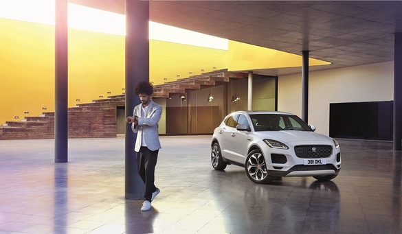 FOTO Noul SUV Jaguar E-Pace, concurent cu BMW X1 și Audi Q3, vrea să devină cel mai vândut model al mărcii. La ce preț va fi pus pe piață