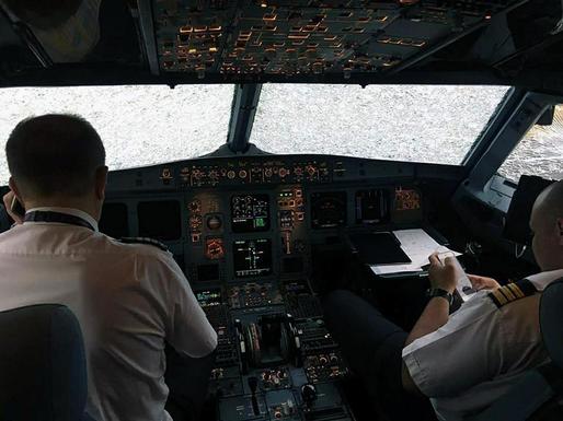  Un pilot a aterizat în siguranță o aeronavă cu 121 de pasageri, deși nu avea vizibilitate într-o furtună cu grindină din Istanbul