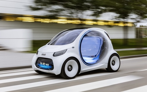 FOTO Smart prezintă Vision EQ, mașina autonomă, fără volan și fără pedale, care merge singură la încărcat
