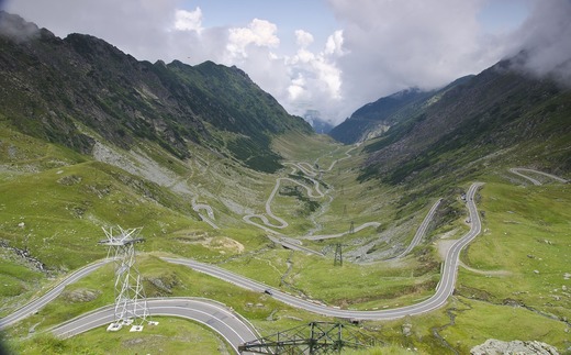 Traficul pe Transfăgărășan, închis sâmbătă pentru o competiție sportivă, considerată a treia ca dificultate din lume