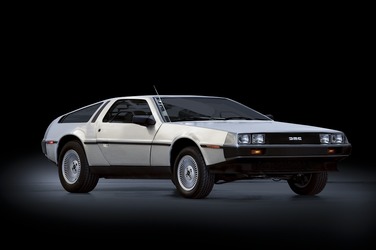 FOTO Țiriac își expune în premieră modelul DeLorean DMC-12 din 1981. Fondatorul companiei DeLorean Motor, fiul unui emigrant român din Alba