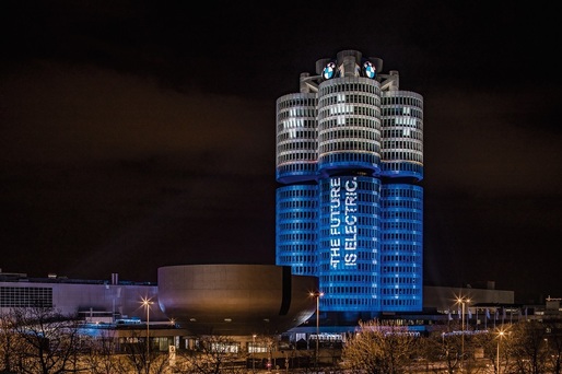 BMW Group a livrat 100.000 de mașini electrice și hibrid și a transformat sediul din Munchen în baterii, pentru a marca momentul