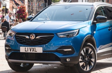 PSA l-a numit în poziția de șef al Vauxhall pe Stephen Norman, vicepreședinte de Marketing, pentru a încerca redresarea diviziei din Marea Britanie a Opel