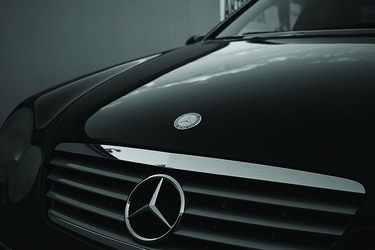 Compania chineză Geely, care deține Volvo, a cumpărat acțiuni Daimler pe bursă și vea o alianță cu constructorul german