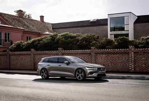 VIDEO & FOTO Noul Volvo V60 lansat cu două motorizări hibrid și nivel de autonomie 2