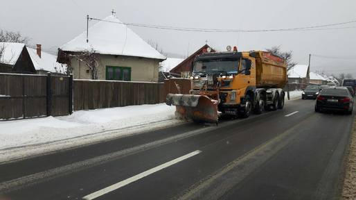 Precipitații mixte și local polei în București și pe drumuri din 9 județe; două drumuri județene sunt încă închise, iar 13 trenuri sunt anulate
