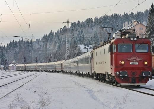 Peste 60 de trenuri de călători au fost anulate din cauza viscolului. LISTA trenurilor anulate