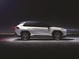FOTO Noua Toyota RAV4, dezvăluită la New York, cu propulsie hibrid cu două motoare electrice