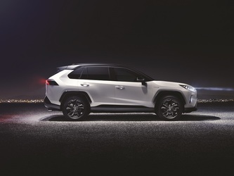 FOTO Noua Toyota RAV4, dezvăluită la New York, cu propulsie hibrid cu două motoare electrice