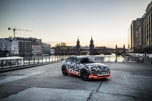 FOTO Audi anunță o autonomie de 400 km pentru SUV-ul e-tron, ce va fi lansat la sfârșitul anului