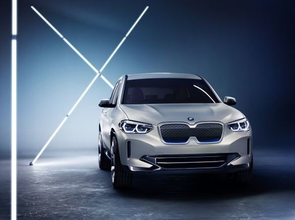 FOTO BMW Concept iX3, prezentat la Beijnig ca un studiu pentru viitorul SUV electric, ce va fi produs în China