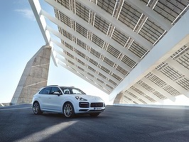 FOTO Porsche lansează noul Cayenne hybrid plug-in. Modelul poate fi comandat și în România