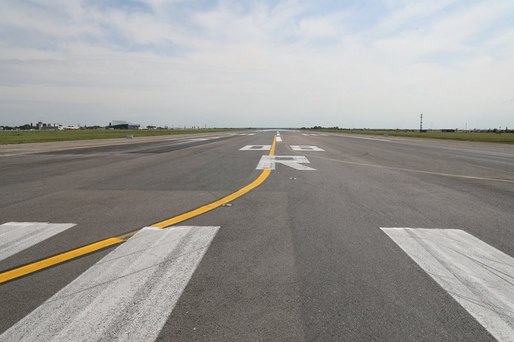 Aeroporturi București: La pista numărul 1 s-au efectuat asfaltări pe 66% din suprafața de reparat