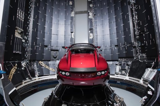 Elon Musk a anunțat inaugurarea unei noi linii de producție pentru Model 3, construită într-un cort