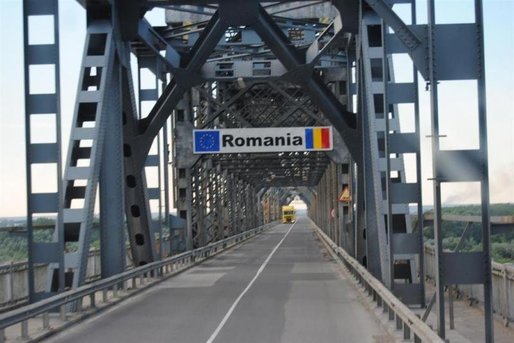 Autoturismele care vor trece miercuri podul peste Dunăre în sensul Giurgiu - Ruse nu vor achita tariful de trecere