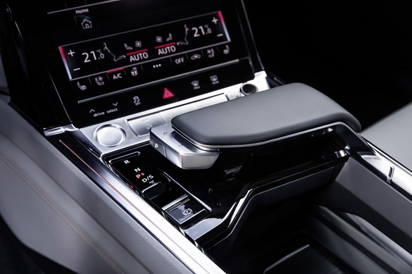 FOTO Primele imagini din interiorul Audi e-tron, primul SUV electric al mărcii și primul astfel de model al unui producător european de automobile