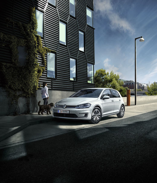 Volkswagen livrează mașini electrice către ProCredit Bank România. Planul băncii - o flotă formată exclusiv din mașini electrice și hibrid 