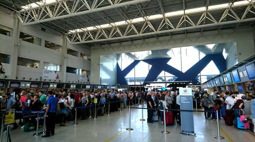 FOTO Asociația Pro Infrastructura, despre Aeroportul "Henri Coandă": Cozi interminabile și un sentiment de autogară ticsită și depășită de situație