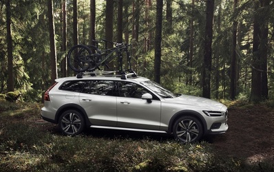 VIDEO & FOTO Volvo lansează noul V60 Cross Country, versiunea modernă a primului break off-road