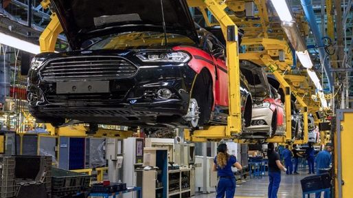 Confruntat cu vânzări în scădere, Ford oprește temporar producția la o uzină cu 7.500 angajați 