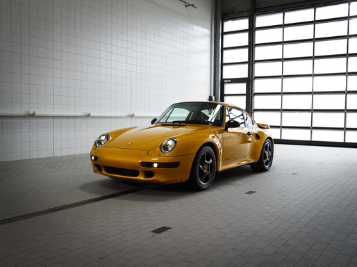 FOTO Un Porsche 933 unicat, restaurat de fabrică timp de un an și jumătate sub numele “Project Gold”, a fost vândut la licitație pentru 2,7 milioane de euro