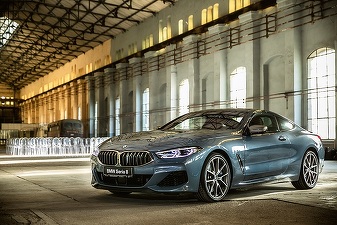 FOTO BMW Serie 8 Coupe, prezentat în premieră în România, alături de mașina lui Valentin Ceaușescu. Ce preț va avea