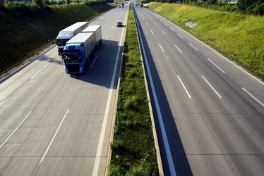 România, a cincea mare creștere a transportului rutier de mărfuri din UE. Lipsa investițiilor în autostrăzi, drumuri naționale și căi ferate afectează însă semnificativ afacerile 