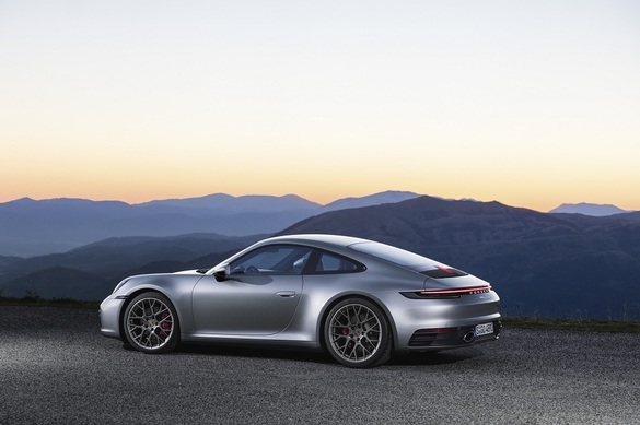 FOTO Noul Porsche 911, debut la Los Angeles. Clienții din România pot deja comanda noul automobil sport de lux